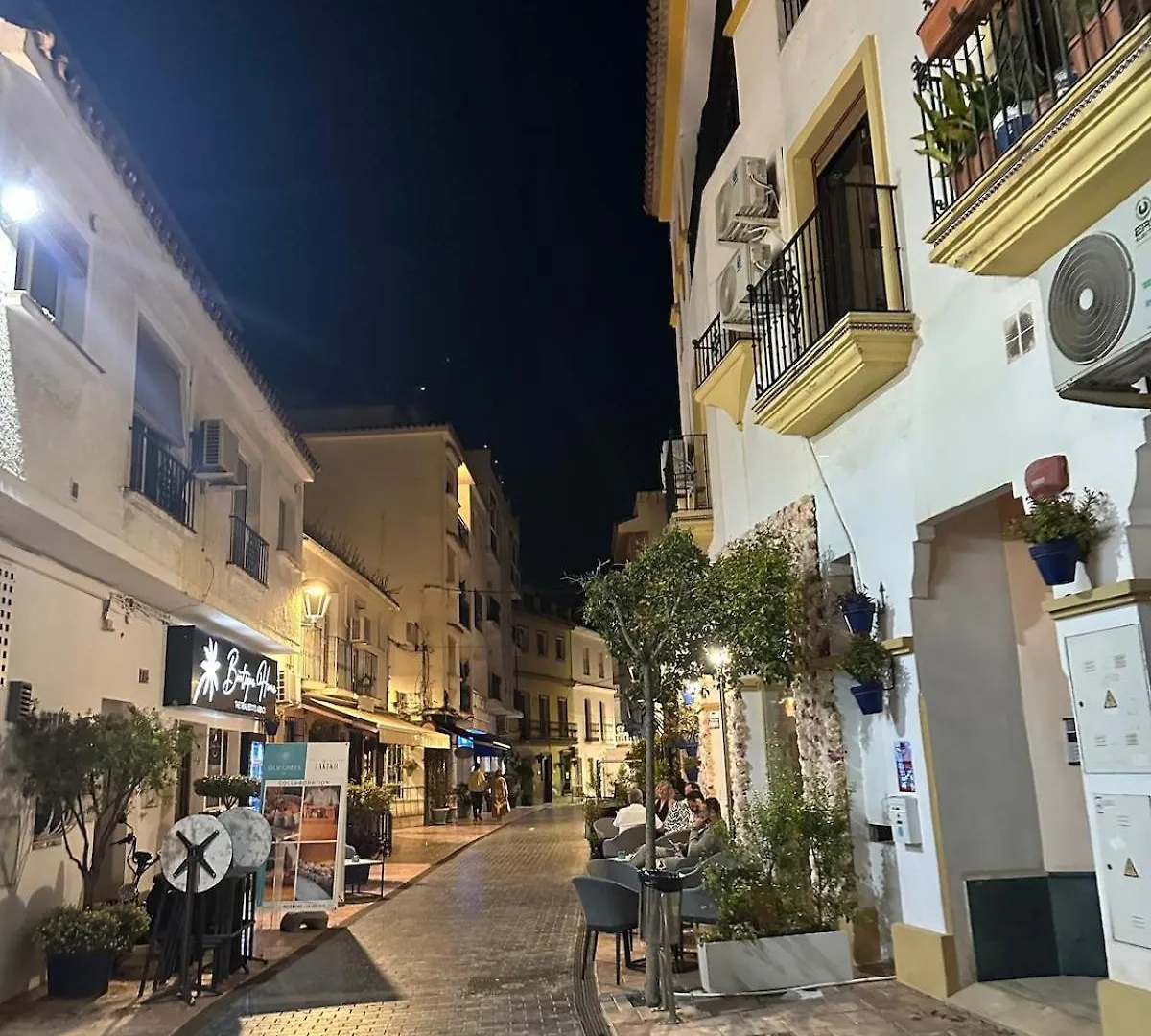 2 Bed Apartment Estepona Centre Next To The Beach!