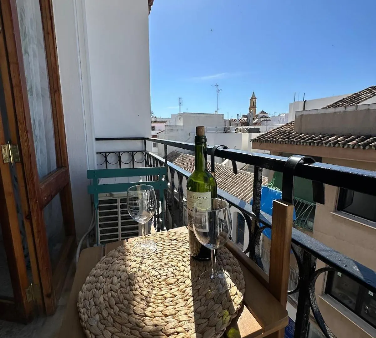 2 Bed Apartment Estepona Centre Next To The Beach!