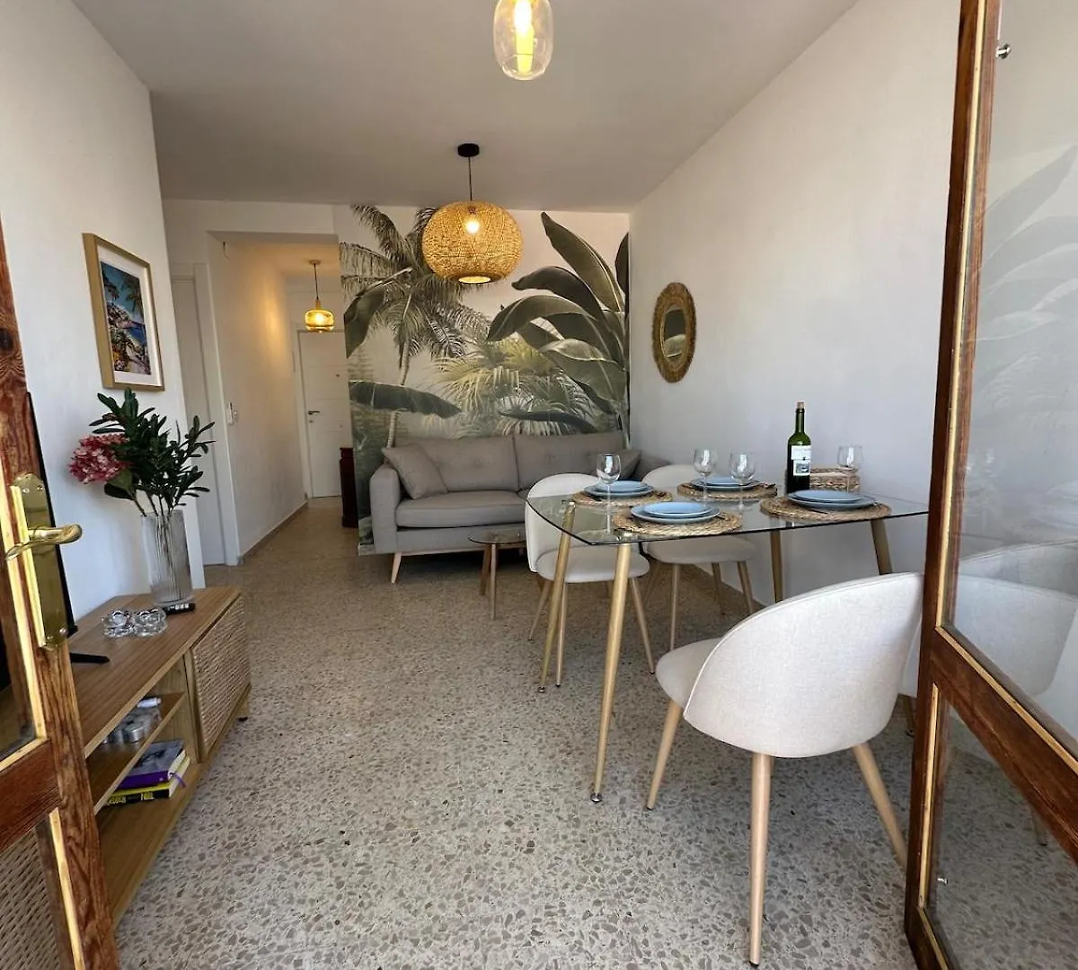 2 Bed Apartment Estepona Centre Next To The Beach!